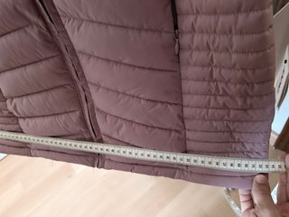 Abrigo DKNY rosa acolchado con capucha