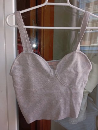 Top beige de punto con tirantes