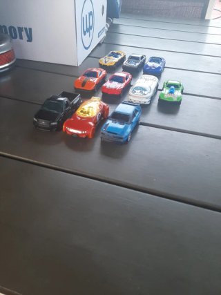 Lote de 9 coches de juguete de carreras