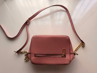Bolso rosa bandolera