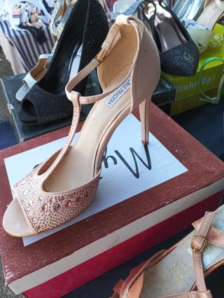 Zapatos de tacón muchos modelos