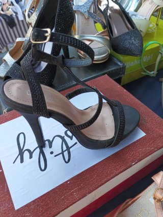 Zapatos de tacón muchos modelos