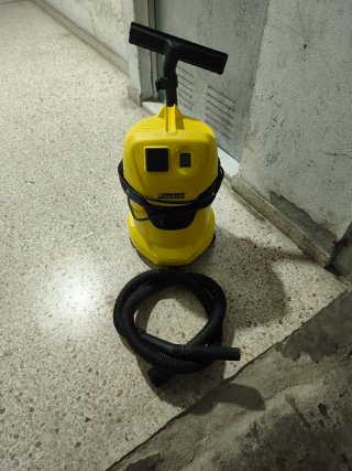 Aspiradora Kärcher con accesorios