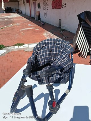 Silla de bebé a cuadros