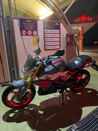 BMW G310R Moto Naked Gris/Roja
