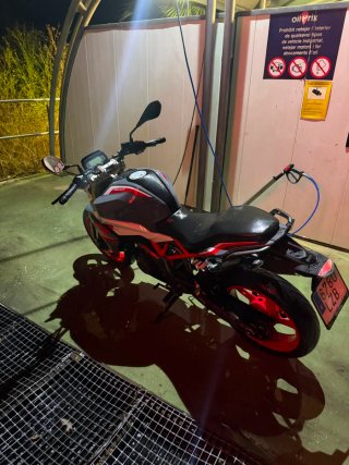BMW G310R Moto Naked Gris/Roja