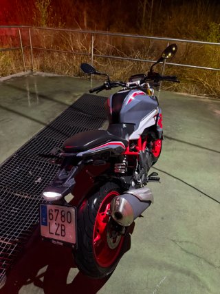 BMW G310R Moto Naked Gris/Roja