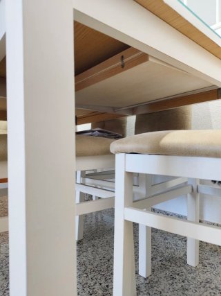 Mesa de comedor blanca y cristal