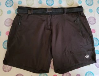 Pantalón técnico de senderismo Izas.