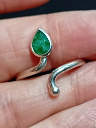 Anillo Plata Ley piedra esmeralda facetada
