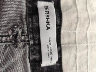 Pantalón vaquero ancho Bershka negro