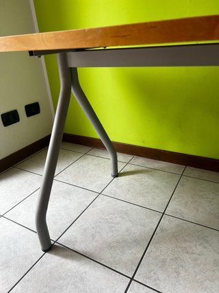 Scrivania in legno marrone