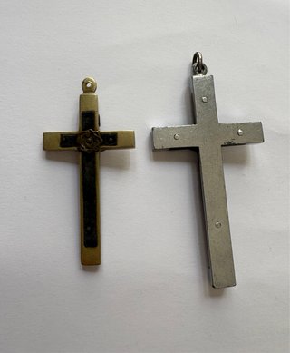 2 Crucifijos como Antiguos Colgantes Cruz