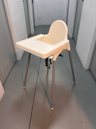 Silla Antilop Ikea con Bandeja Blanca