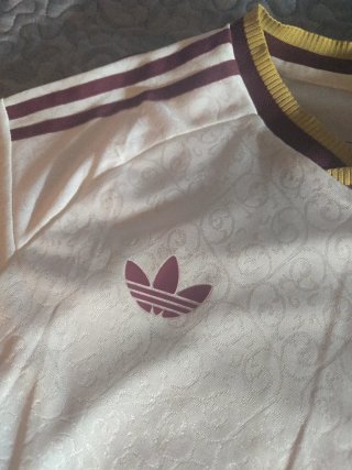 Camiseta Adidas España Oro y Blanca