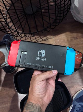Nintendo Switch Azul y Rosa con Estuche