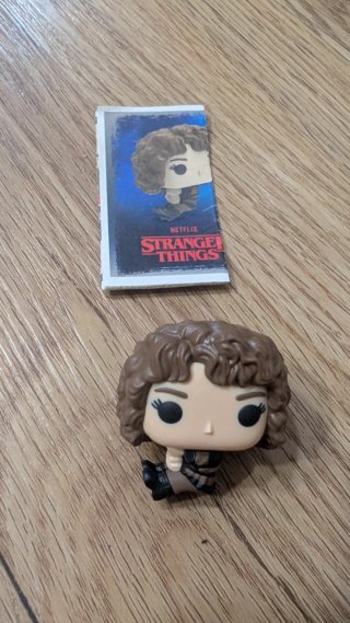 Mini Funkos Kinder Stranger Things y llavero
