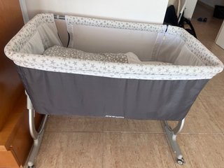 Minicuna de colecho con estrellas