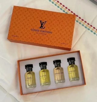 Set 4 Perfumes en Caja para regalo nuevos
