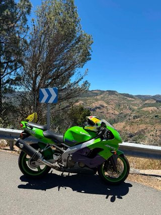 Kawasaki Ninja ZX9R Sportbike Verde