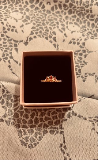 Anillo Pandora Princesa Corona Oro Rojo