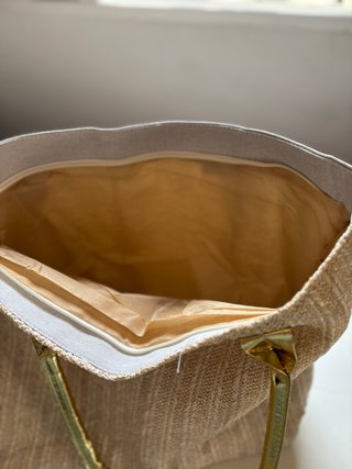 Bolsa de playa beige y dorada