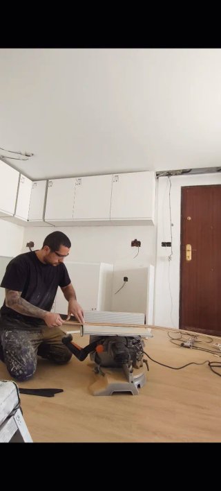Instalación profesional de suelos,puertas,cocinas.