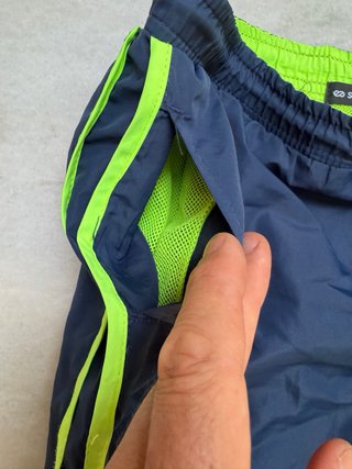 Bañador deportivo azul con ribete verde talla 16
