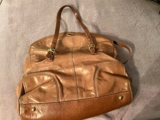 Bolso de piel marrón claro marca Bimba Y Lola