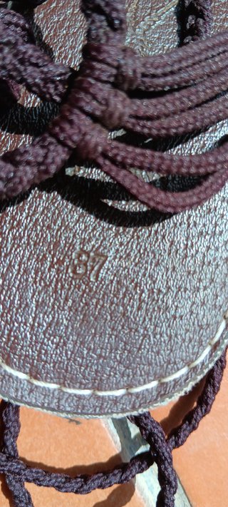 Sandalias marrones con lazos
