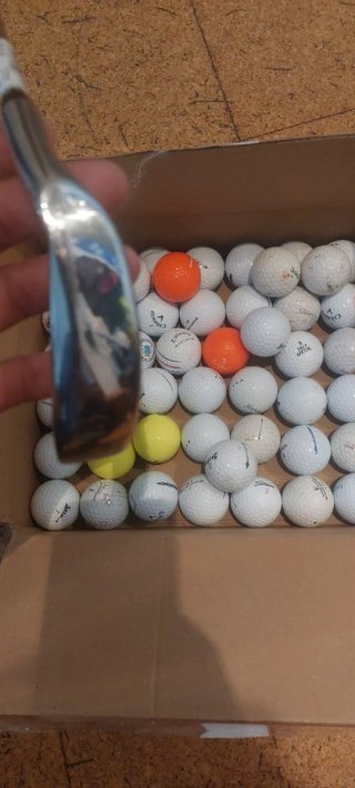 Hierro 3 y 50 bolas de golf
