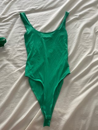 Body verde escotado