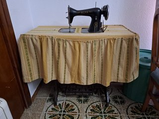 Máquina de coser Alfa antigua.