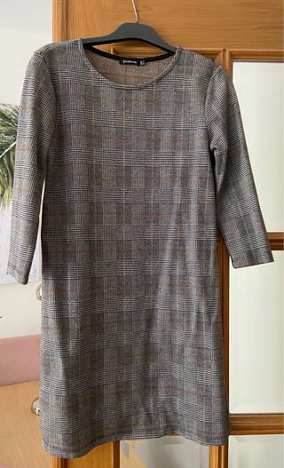 Vestido Stradivarius cuadros gris