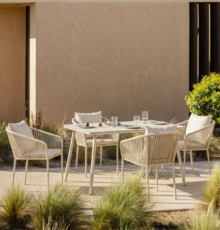 Mesa comedor cristal y 4 sillas mimbre