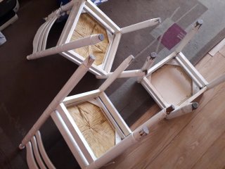 Conjunto 2 Sillas y Taburete Cocina