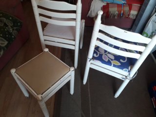 Conjunto 2 Sillas y Taburete Cocina