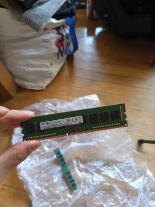8 y 4 GB RAM DDR3 1 samsung y 1 kingston