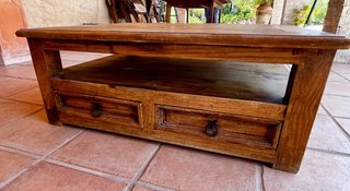 Mesa auxiliar rústica de madera