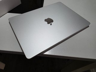 MacBook Air 13 M4 Plata 16GB 512GB + Funda