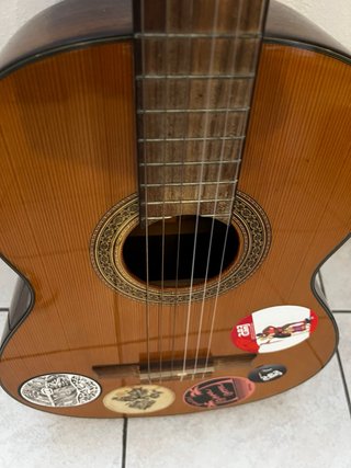 Chitarra classica in legno