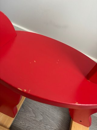 Caballito balancín rojo de madera