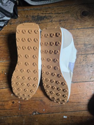 Zapatillas Victoria Beige y Blancas Mujer