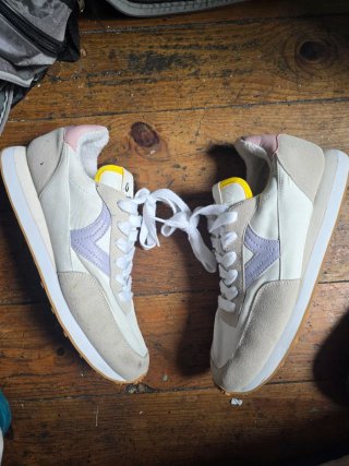 Zapatillas Victoria Beige y Blancas Mujer