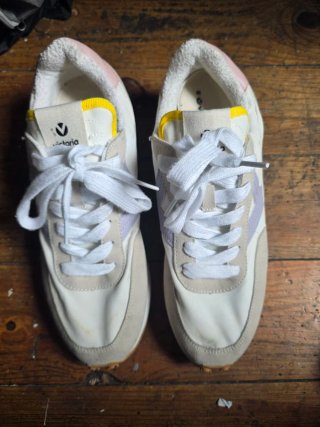 Zapatillas Victoria Beige y Blancas Mujer
