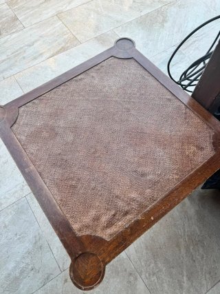 Mesa de juegos de mesa antigua de madera