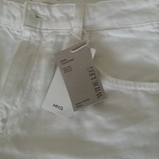 Vaqueros wide leg Mango blancos con etiqueta