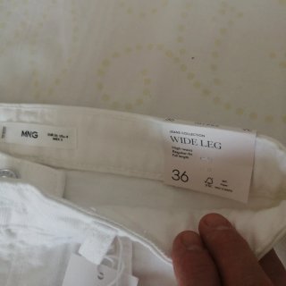 Vaqueros wide leg Mango blancos con etiqueta