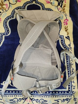 Portabebés ergonómico gris