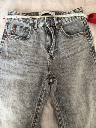 Vaqueros Stradivarius grises rectos D98